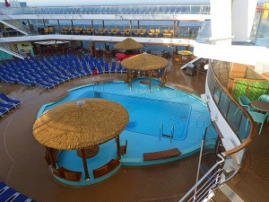 Poodeck mit Resort Pool