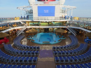 Poodeck mit Resort Pool
