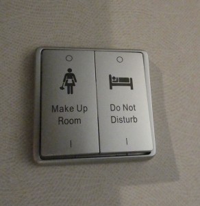 Make Up Room / Do Not Disturb