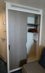 Kleiderschrank