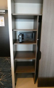 Kleiderschrank