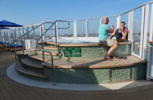 Vibe Beach Club Whirlpool