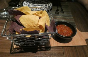 Tortilla Chips und Salsa