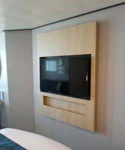 Fernseher mit Ablage