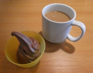 nur ein Kaffee und etwas Eis zum Wachbleiben