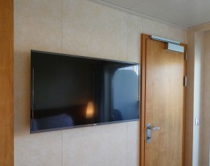 TV und Verbindungstür