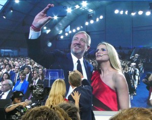 Pierfrancesco Vago macht ein Selfie mit Michelle Hunziker