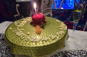 Forbidden Apple mit Kerze