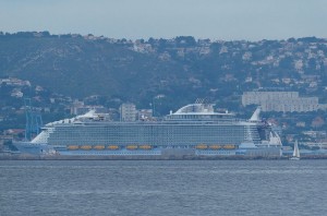 Symphony of the Seas im Hafen
