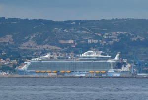 Symphony of the Seas im Hafen