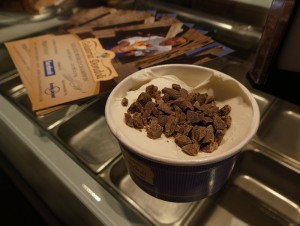 Milch Gelato mit Schokostücken