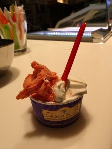 Milch und Erdbeer Gelato