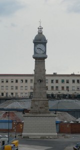 alter Leuchtturm im Hafen