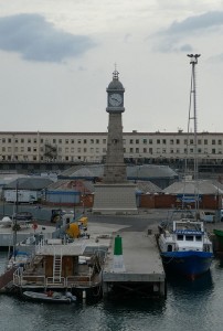 alter Leuchtturm im Hafen