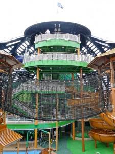 Einstieg Wasserrutschen und Zip-Line