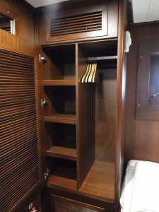 Kleiderschrank