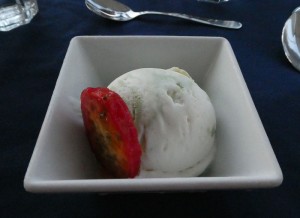 Pistazieneis mit Kaktusfrucht