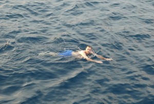 Schwimmen vor dem Abendessen