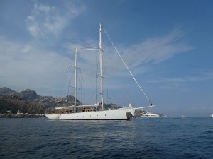 S.Y. Rhea vor Taormina