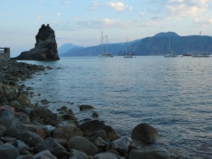S.Y. Rhea vor Vulcano