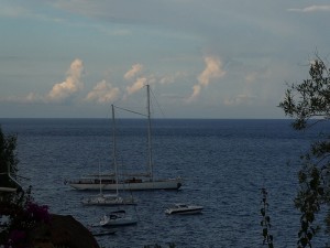 S.Y. Rhea vor Panarea
