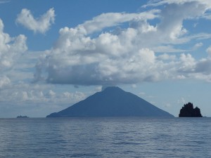 Celebrity Constellation vor Stromboli