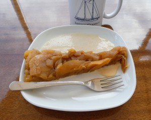 Apfeltarte mit Vanillesauce