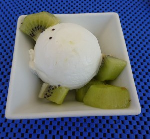 Vanilleeis mit Kiwi