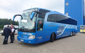 standesgemäße Anreise im AIDA-Bus