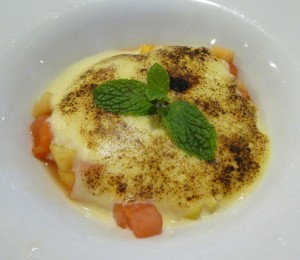 Mit Zabaglione gratinierte Früchte