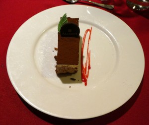 Kuchen mit dreierlei Schokolade