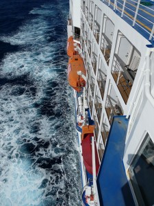 Blick auf die Seite des Schiffs
