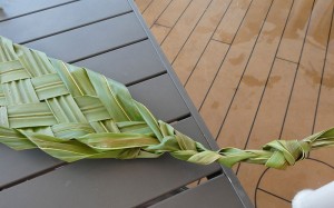 die Enden zusammenflechten und verknoten