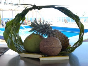 Obstkorb aus Palmblättern