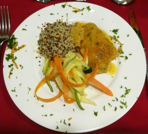 Mondfisch, Gemüsenudeln, Quinoa und Passionsfrucht-Sauce
