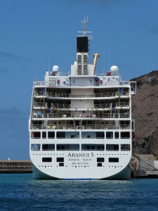 Aranui 5 in Hakahau