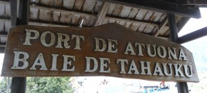 Hafen von Atuona in der Bucht von Tahauku