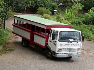 umgebauter LKW als Bus