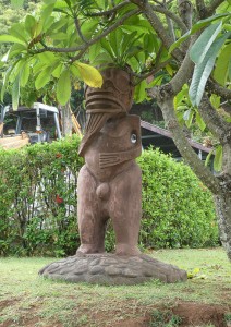 Tiki beim Hafen