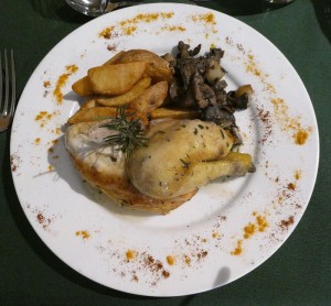 Halbes Huhn mit Estragon Sauce, Pilzen und Kartoffeln