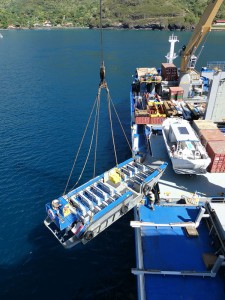 Entladen der Passagierbarge