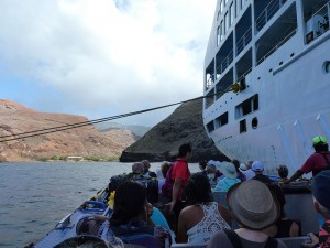 mit der Barge an Land