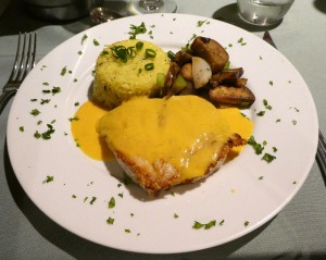 Meka Fisch mit Mango Sauce, Safranreis und Gemüse