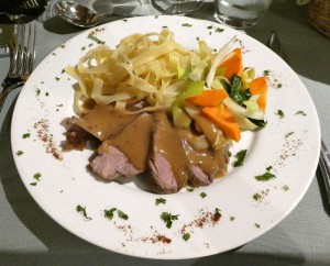 Schweinefilet mit Senfsauce, Tagliatelle und Gemüse