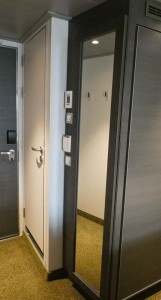 raumhoher Spiegel