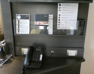 Ablagen unter dem TV