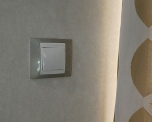 Lichtschalter Balkon beim Sofa