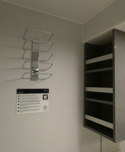 Handtuchrack und Ablagen