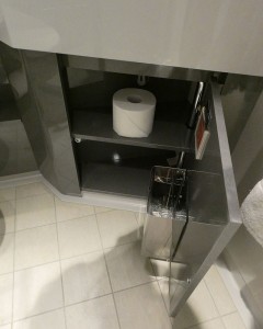 Mülleimer unter dem Waschbecken