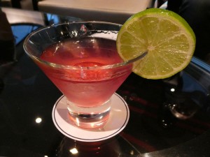 ein Cosmo in der Sky Lounge